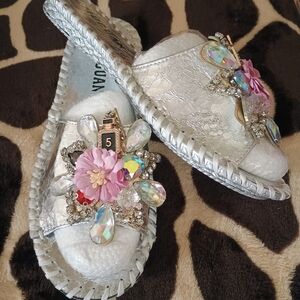 Elegant Silver Women's Slippers with Floral Embellishments